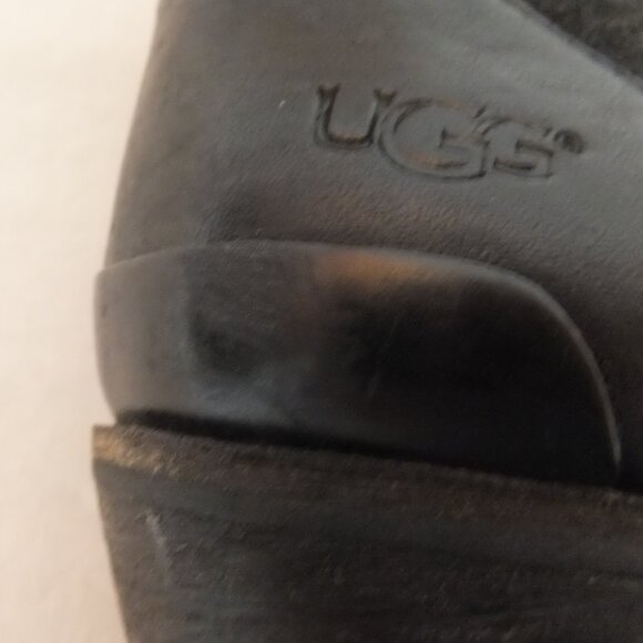 UGG Ankle Boots Womens 7 Black Chelsea Leather Sherpa Footbed 1.75 inch heel - Picture 9 of 9